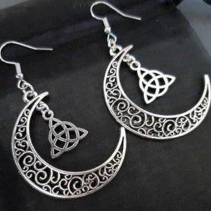 🔮Celtic Moon earrings.